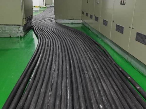 文县如何根据理论计算公式计算温度对特定电压测量结果的影响？